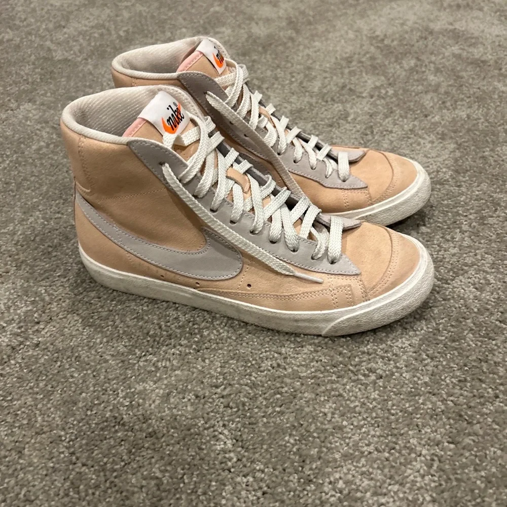 Women’s size 9 custom pink and grey nike blazers - Picture 1 of 4